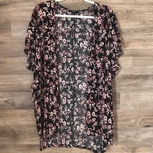 Forever 21 open front floral kimono size M
